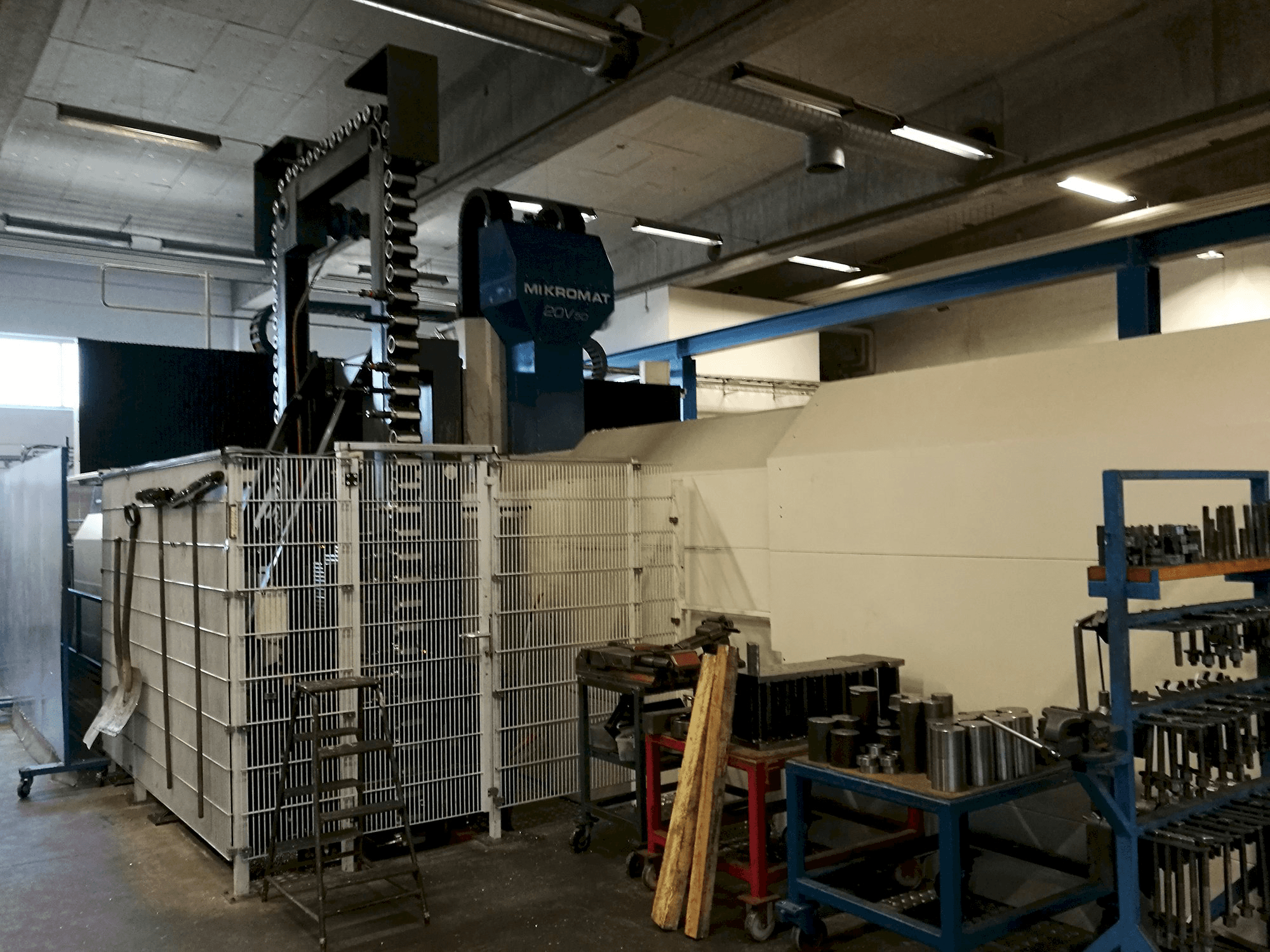 Ausschnitt der MIKROMAT 20V 5D Maschine