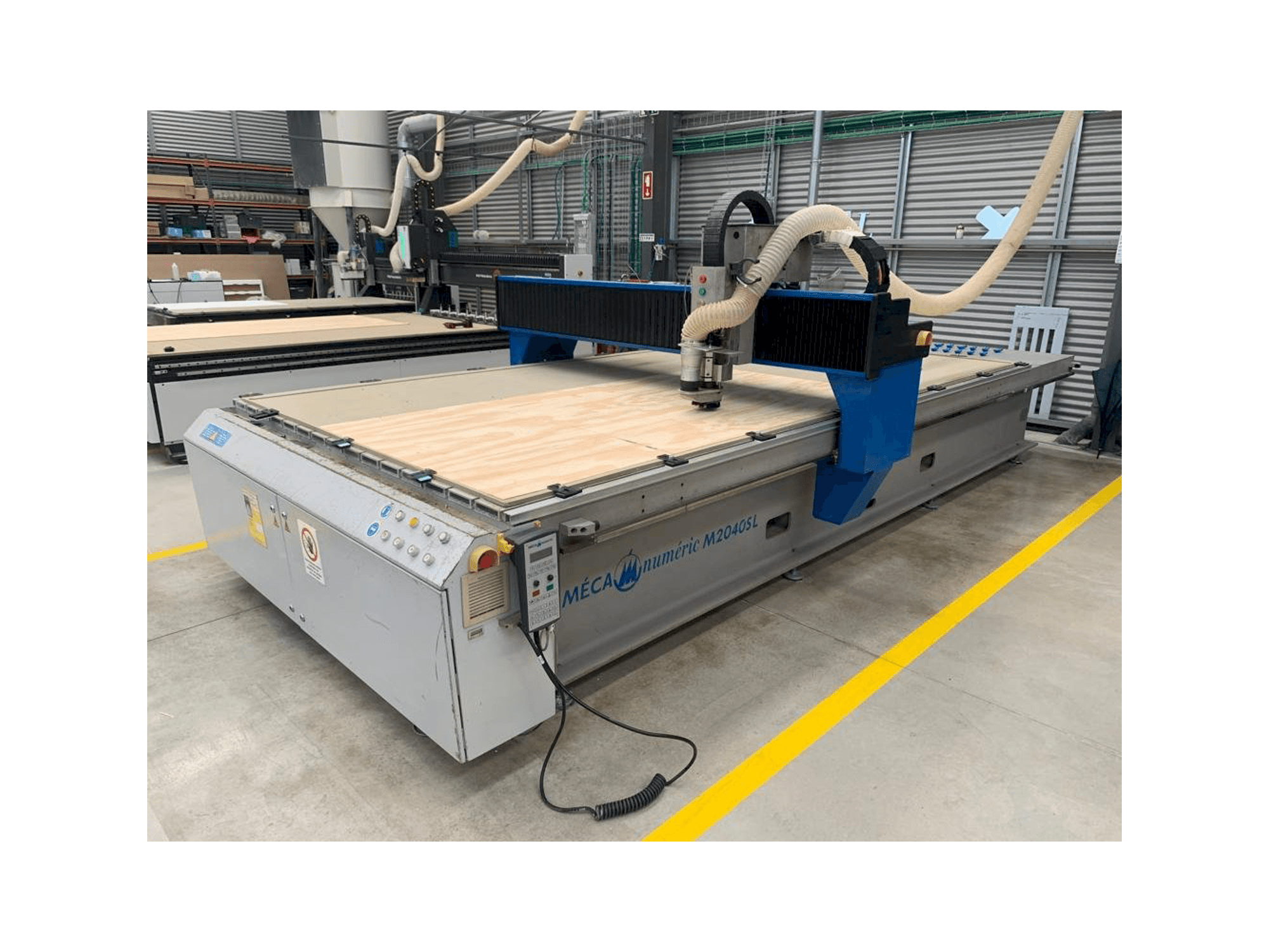 Frontansicht der MECANUMERIC M2040 Maschine