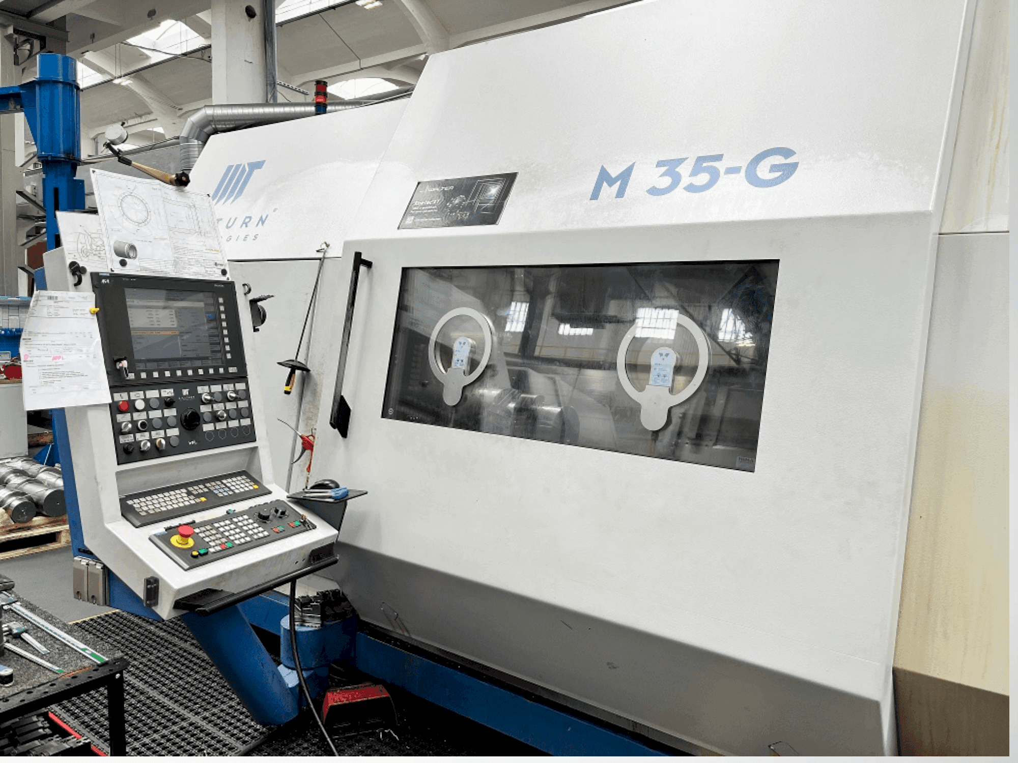 Frontansicht der WFL Millturn M 35-G Maschine