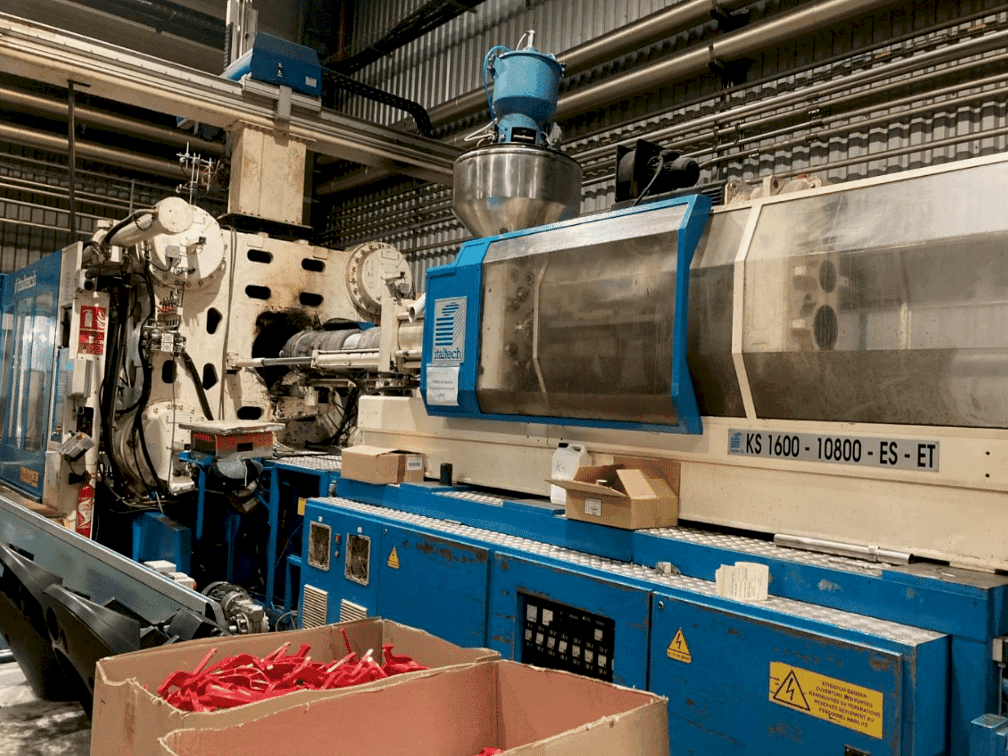 Frontansicht der ITALTECH KS 1600/10800 Maschine