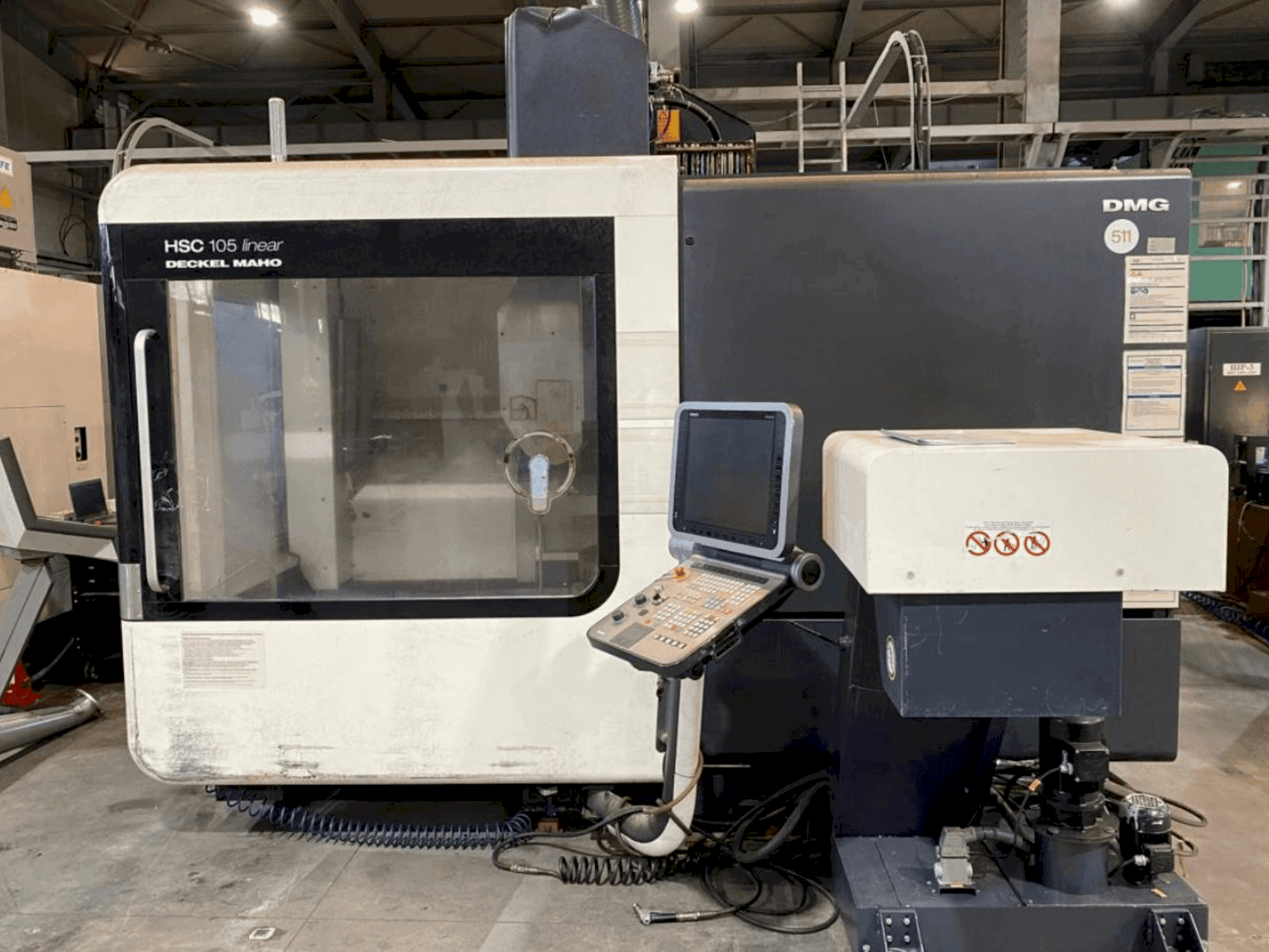 Frontansicht der DECKEL MAHO HSC 105 Linear Maschine