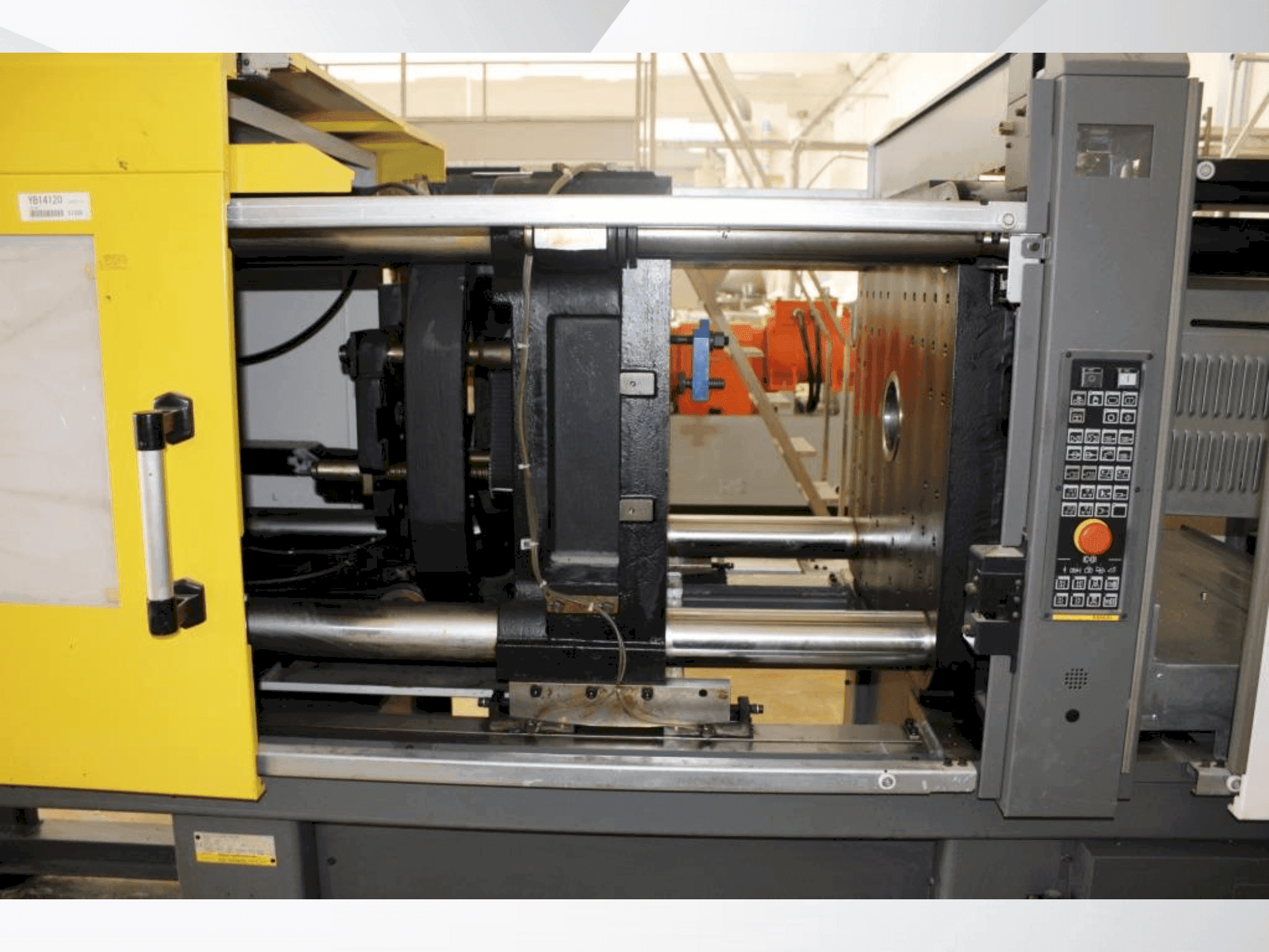 Frontansicht der FANUC ROBOSHOT S-2000 i 150B Maschine