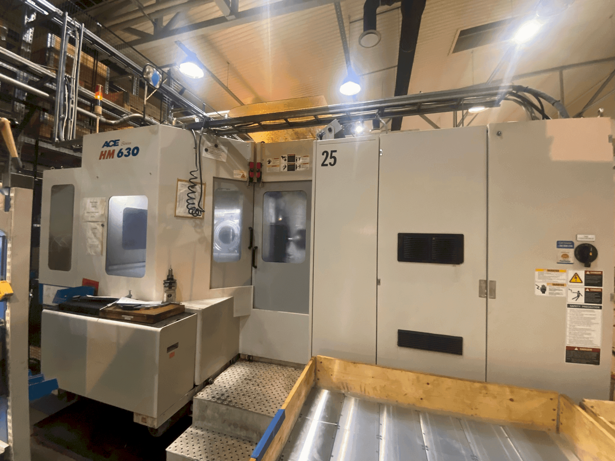 Frontansicht der DOOSAN ACE-HM 630 Maschine