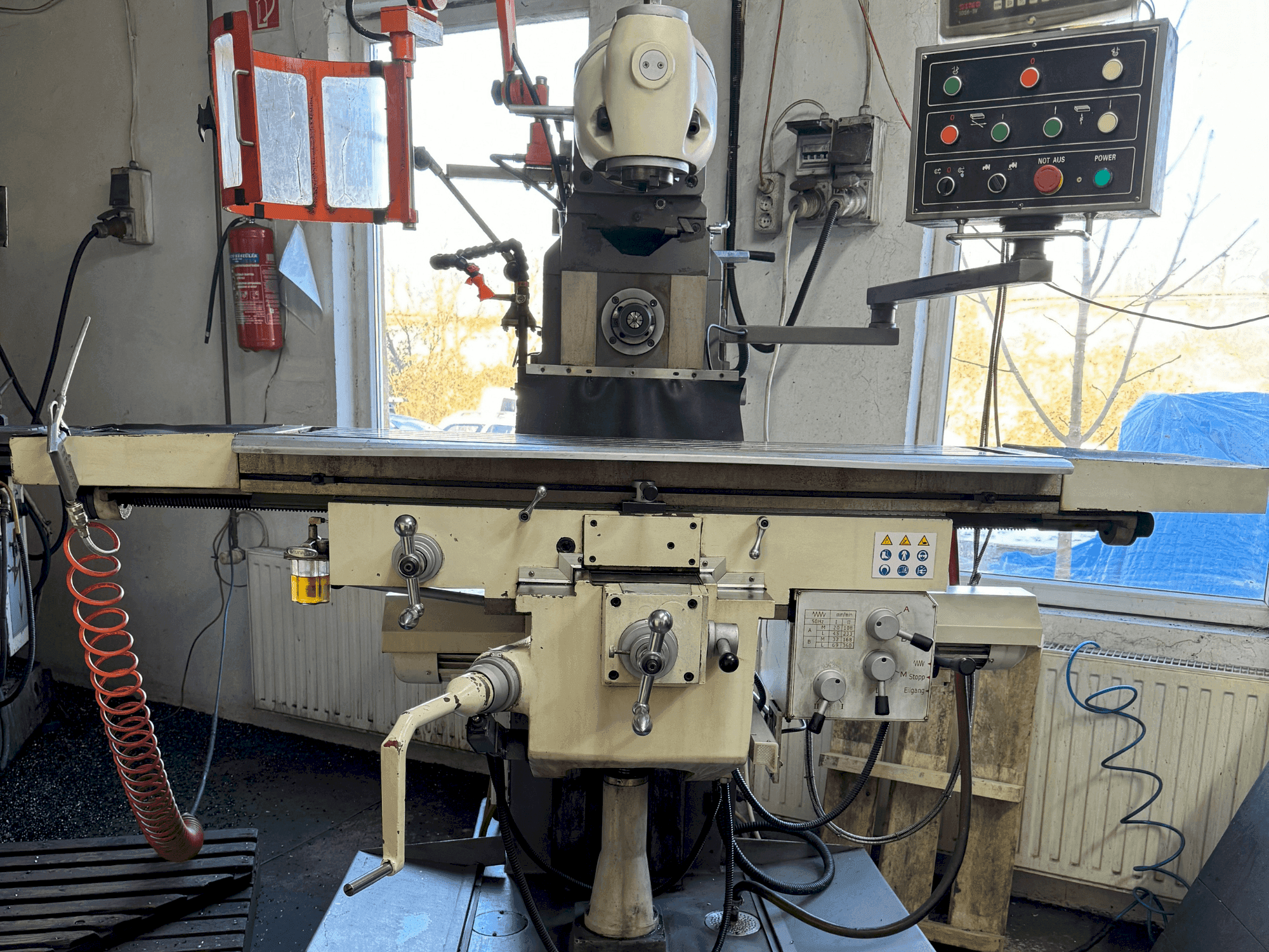 Frontansicht der ELMAG UFM 125GT Maschine