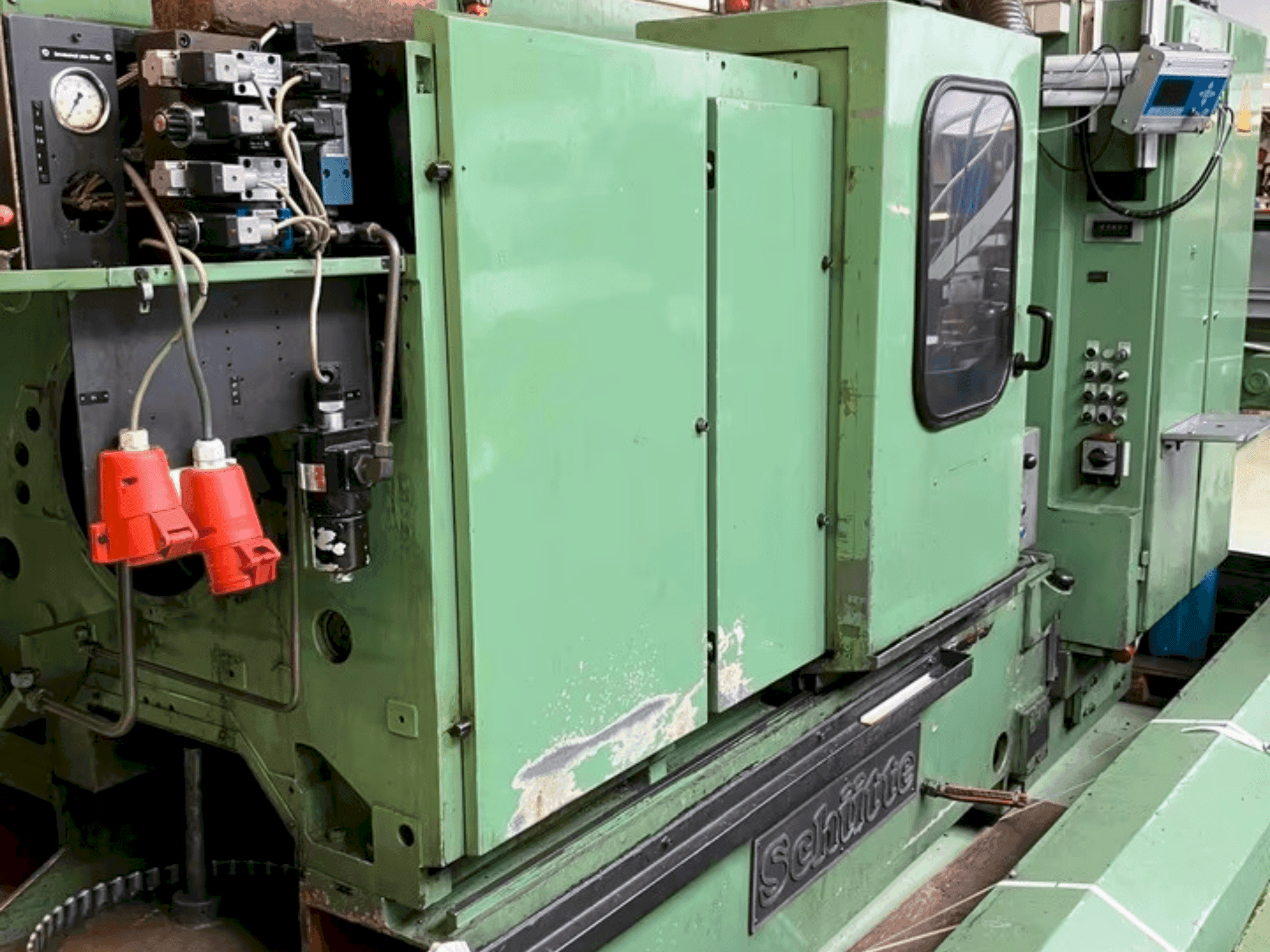 Frontansicht der Schütte SF 26 (1985) Maschine