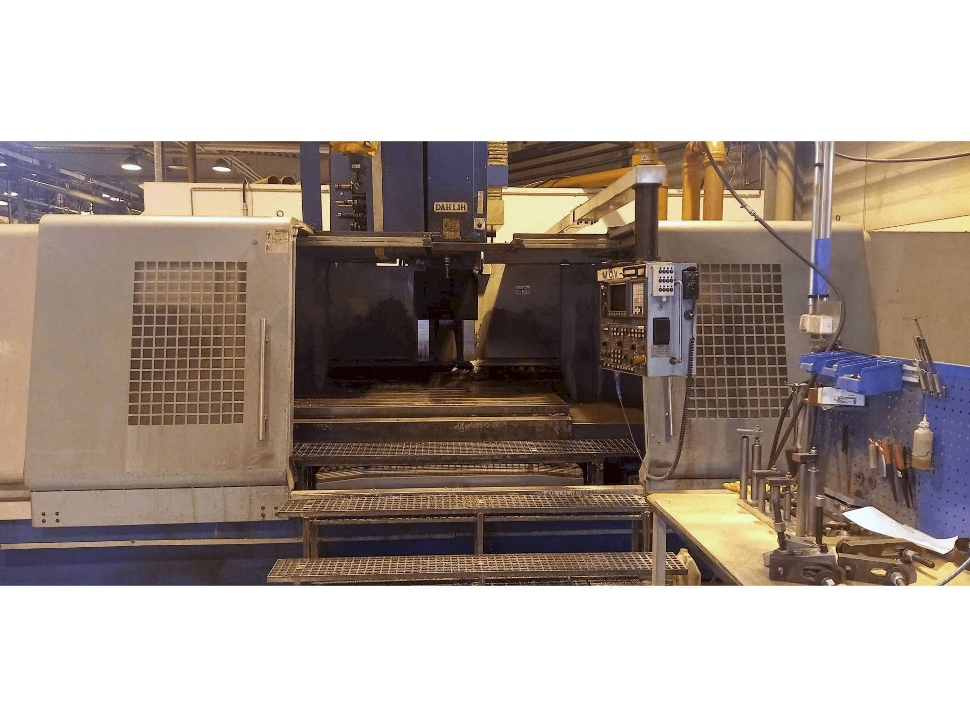 Front view of DAH LIH MCV 2600 machine