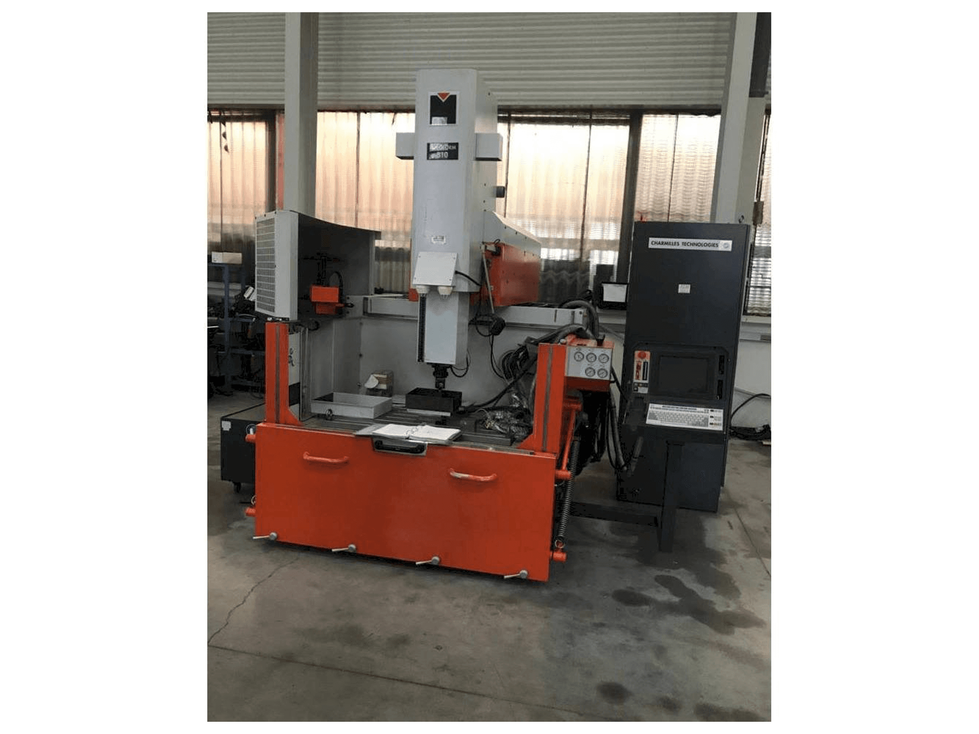 Frontansicht der CHARMILLES ROBOFORM 810 Maschine