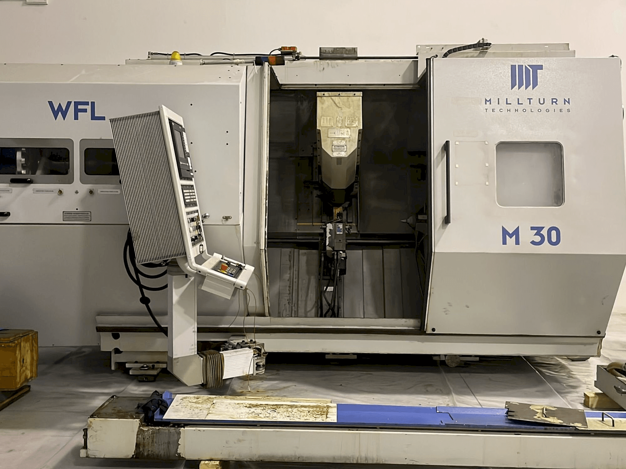 Frontansicht der WFL Millturn M30 Maschine