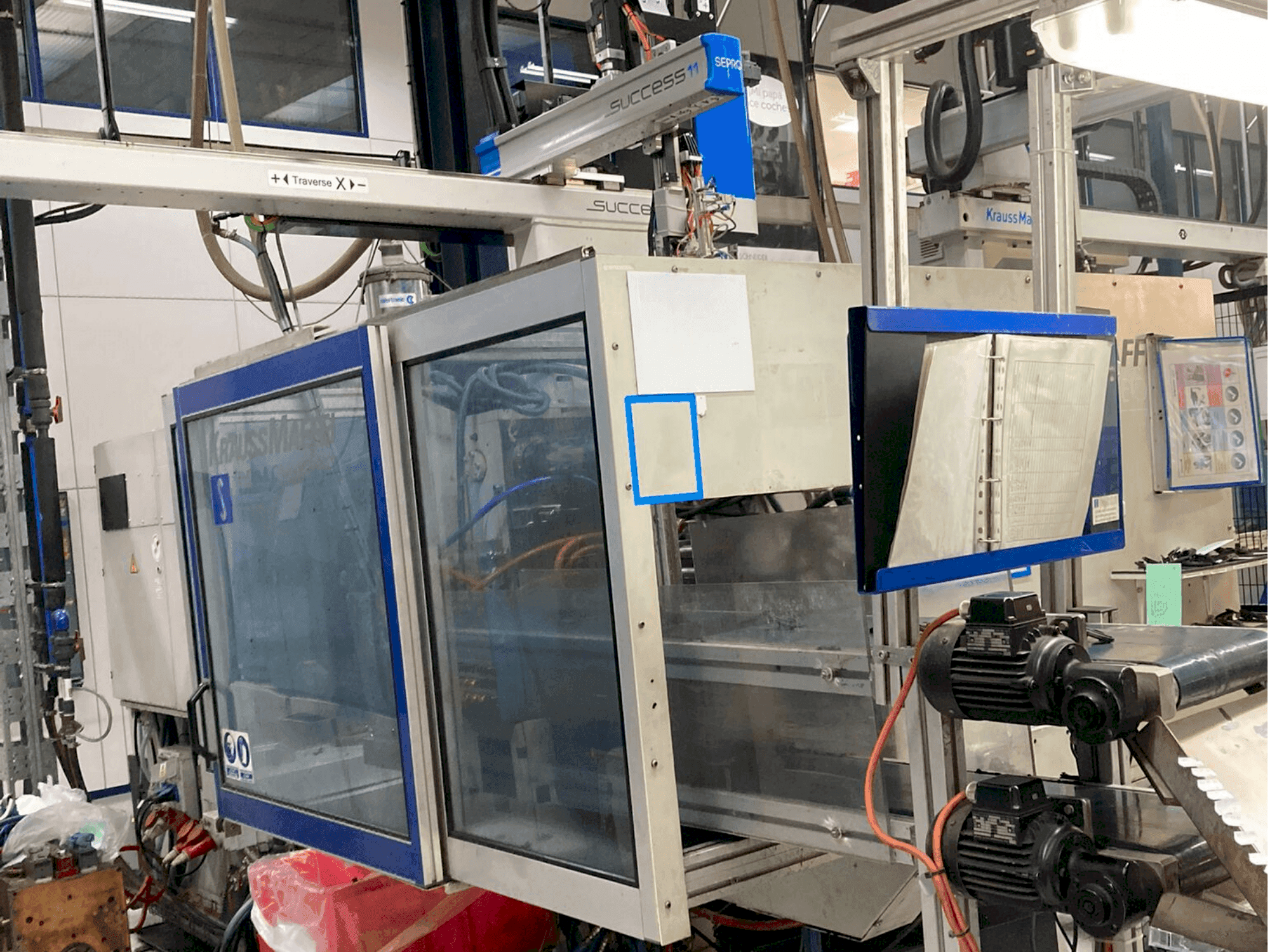 Frontansicht der Krauss Maffei 150-700 C2 Maschine