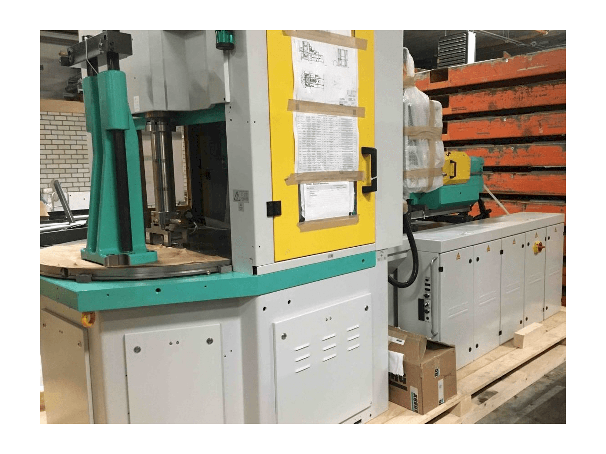 Frontansicht der Arburg ALLROUNDER 1200 t 1000 - 400 Maschine