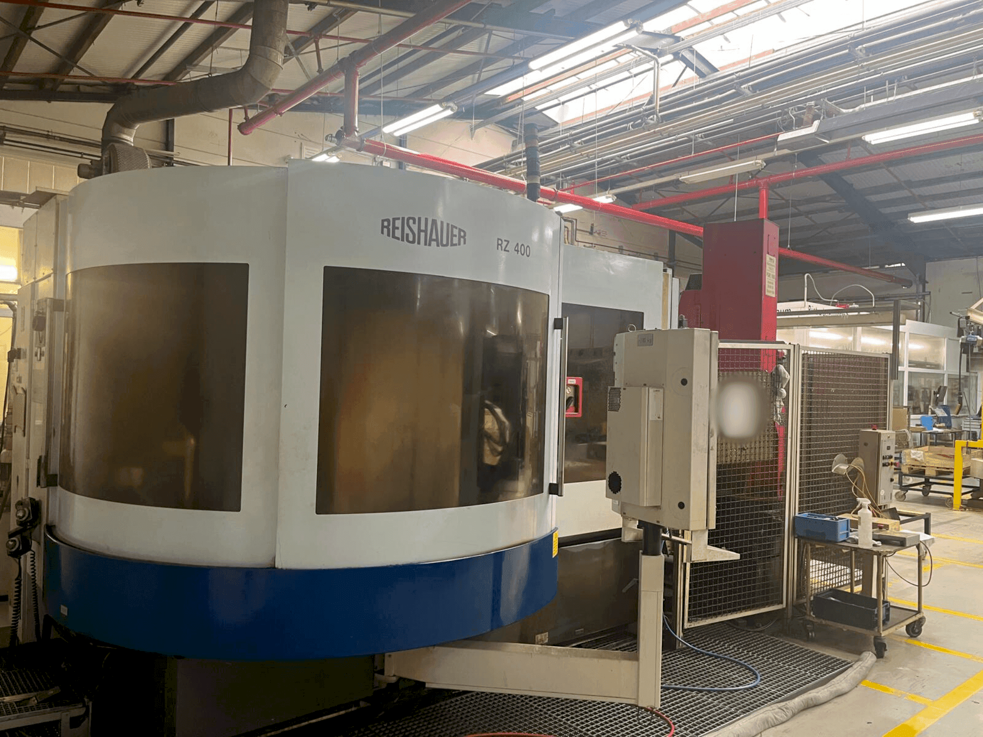 Front view of Reishauer RZ 400 machine