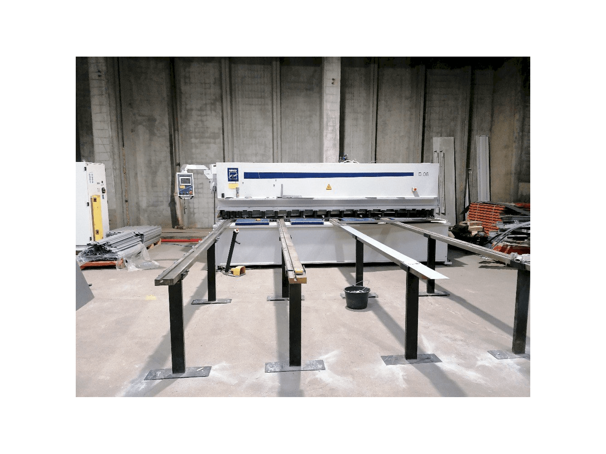 Frontansicht der MVD B06-4000 Maschine