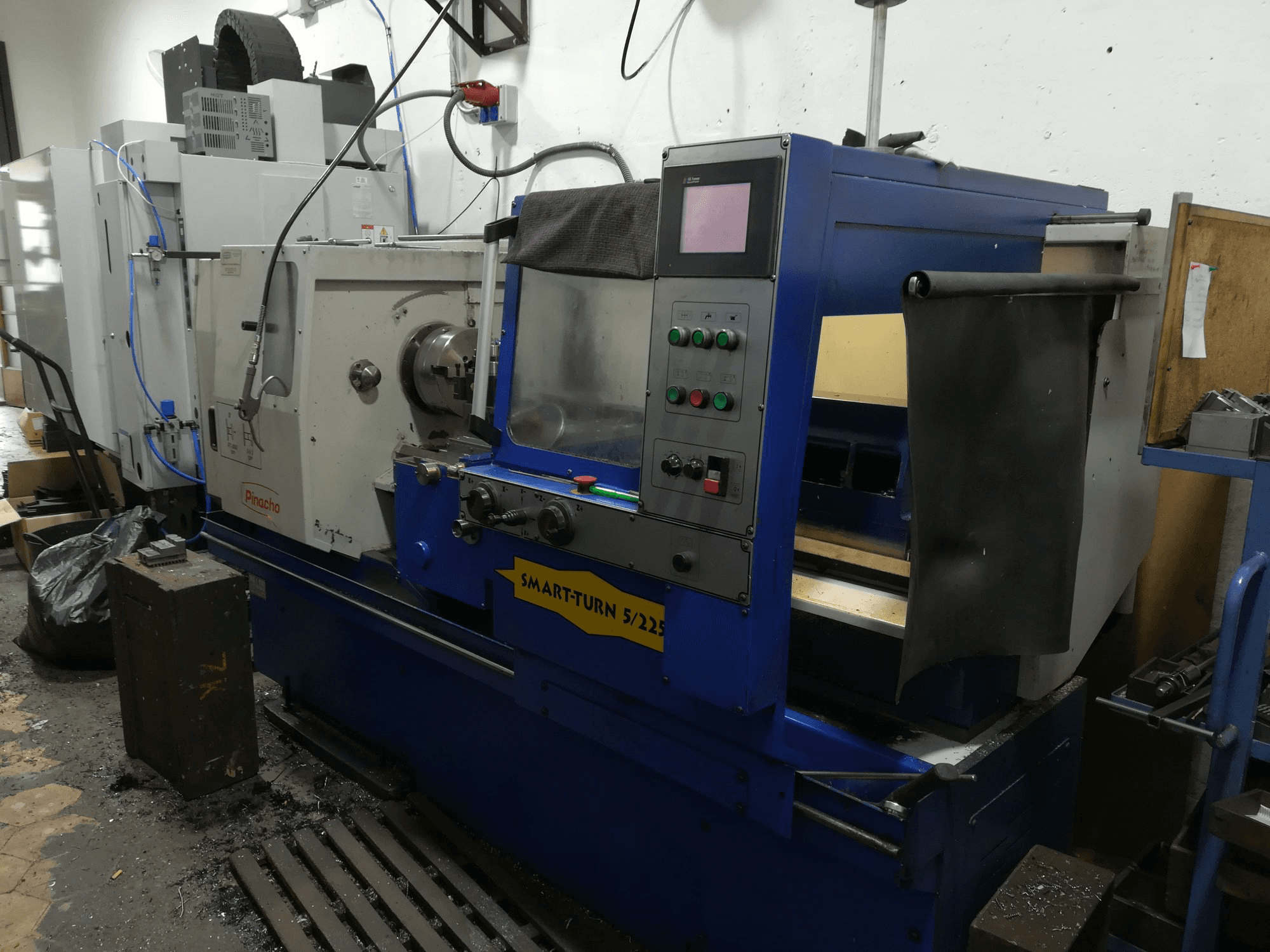 Frontansicht der Pinacho Smart-Turn 5/225 Maschine