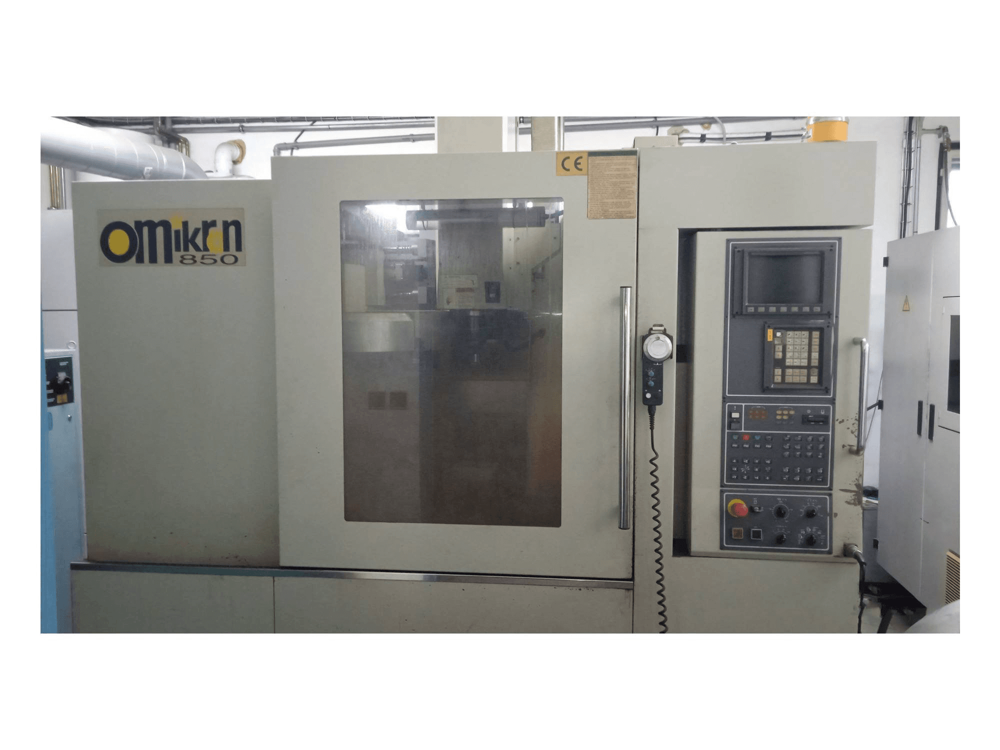 Frontansicht der Hartford Omikron 850 Maschine